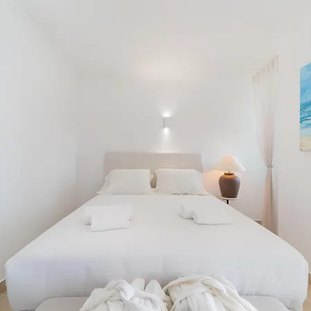 Lighthouse - Exclusive Sea View 180º, Pool, Parking 아파트