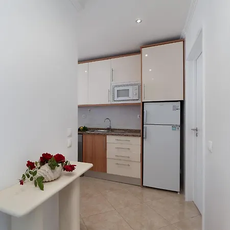 Apartman Lighthouse - Exclusive Sea View 180º, Pool, Parking